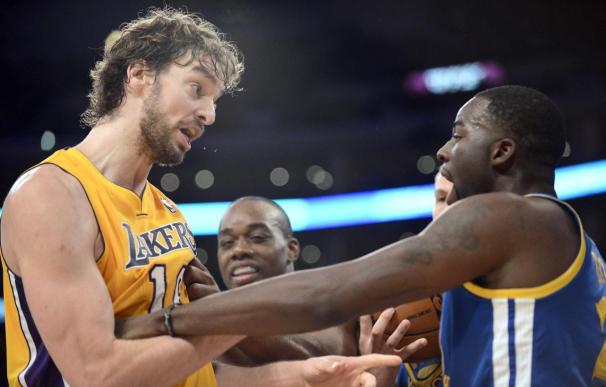 Los Lakers reaccionan de forma contundente al despido de Mike Brown