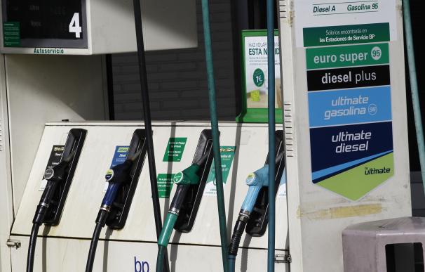 Los precios de la gasolina y del gasóleo se sitúan en mínimos del verano