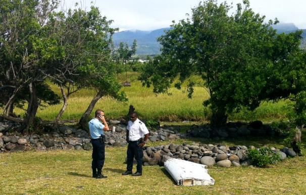 Encuentran en la Isla de Reunión restos de un avión que podría pertenecer al vuelo MH370 Malaysia Airlines