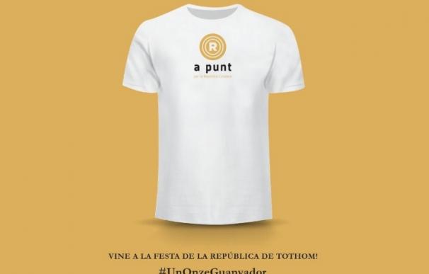 Así serán las camisetas de la Diada: con el lema "A punto" y con un rotulador para personalizarla