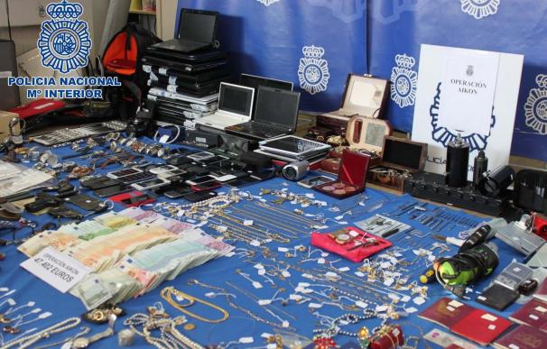 La Policía expone objetos procedentes de robos para devolvérselos a sus propietarios