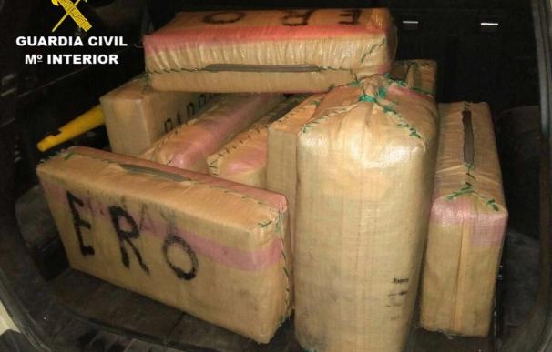 Detienen a dos hombres que se dirigían a Ayamonte (Huelva) en una embarcación con 270 kilos de droga