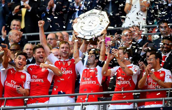El Arsenal levantó el primer título de la temporada.