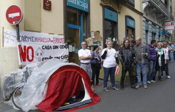 Bankia paraliza tres desahucios en Tenerife, uno tras una huelga de hambre