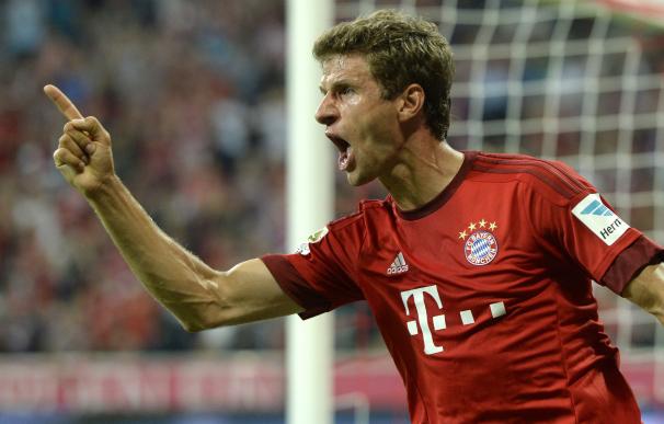 Bayern Munich's midfielder Thomas Mueller celebrat