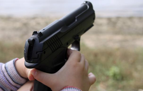 Un niño de 11 años mata de un tiro a una niña de 8 en EEUU por un cachorro