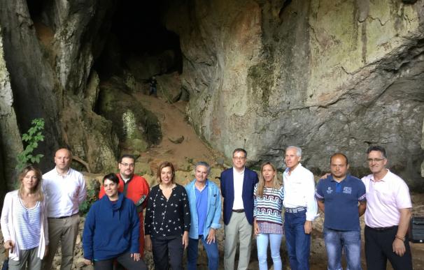 La Diputación de Palencia estudia abrir al público la Cueva de Guantes como recurso turístico de la zona