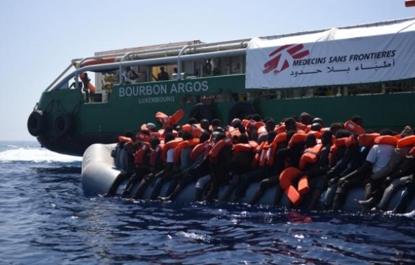 Médicos Sin Fronteras denuncia el ataque armado a uno de sus barcos de rescate en el Mediterráneo.