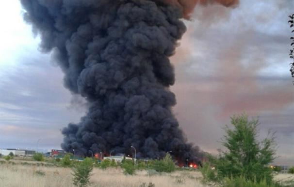 Incendio en una planta de reciclaje de productos industriales Chiloeches (Guadalajara)