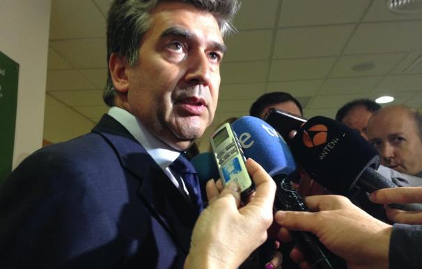 Cosidó defiende el archivo de la investigación a Villarejo y el PSOE denuncia que "chirría que salga limpio"
