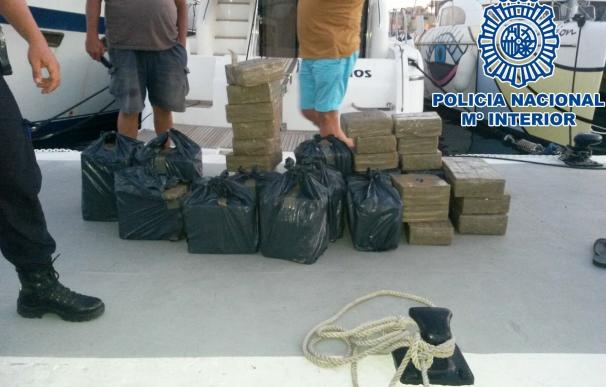 Detenidos en Fuengirola con 500 kilos de hachís ocultos en una embarcación de recreo procedentes de Marruecos