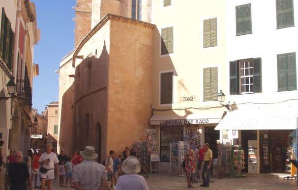 Un hijo mata a su madre y hiere de gravedad a su padre en Ciutadella (Menorca)