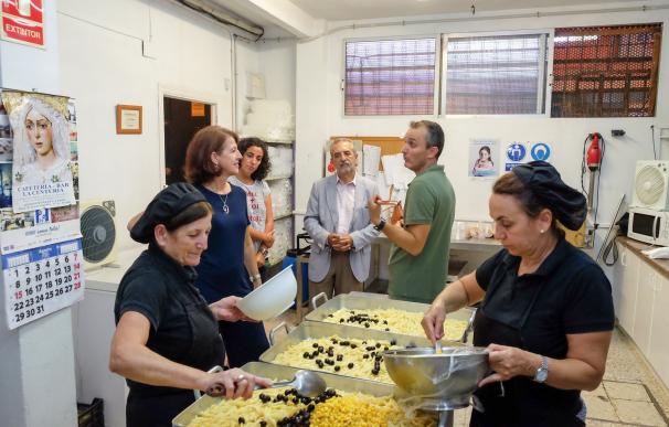El programa municipal de catering para menores propicia diez contrataciones en el Polígono Sur