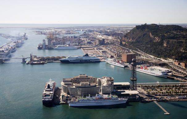 El Puerto de Barcelona crece un 6% en pasajeros y un 5% en carga contenerizada hasta julio
