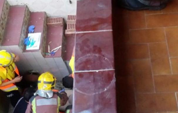 Dos heridos tras hundirse la barandilla de un balcón en Cornellà de Llobregat