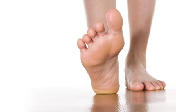 Podólogos aconsejan visitar al especialista para eliminar durezas e hidratar los pies antes de usar calzado descubierto