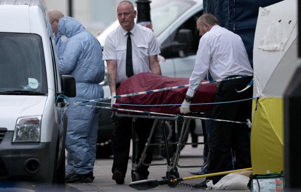 Una mujer muerta y cinco heridos tras un ataque con un cuchillo en el centro de Londres