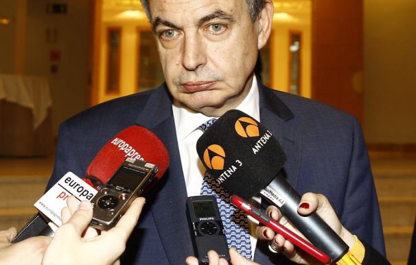 Zapatero pide un "diálogo interno" en el PSOE para fijar una decisión sobre la investidura con "máximo consenso"