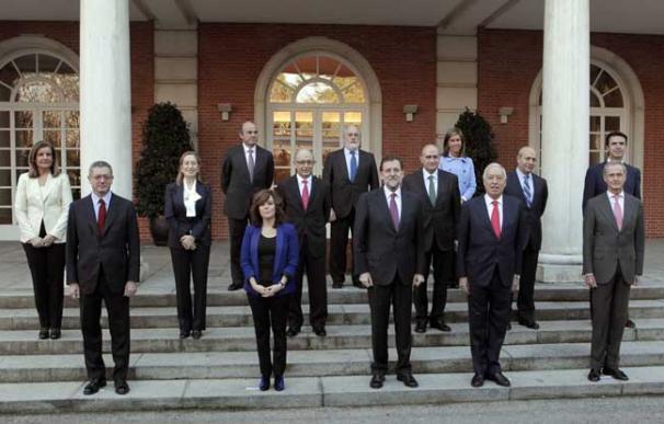 Los ministros de Rajoy posan en La Moncloa antes de su primer Consejo