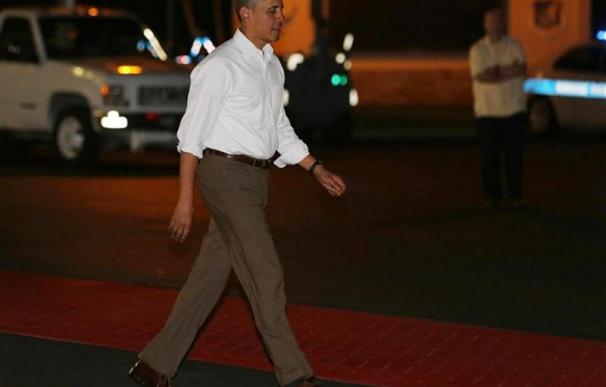 Obama regresa a Washington para evitar el "precipicio fiscal"