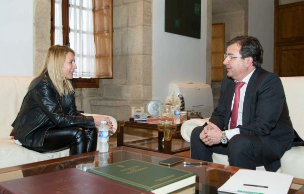 Fernández Vara se reúne este lunes con la alcaldesa de Cáceres