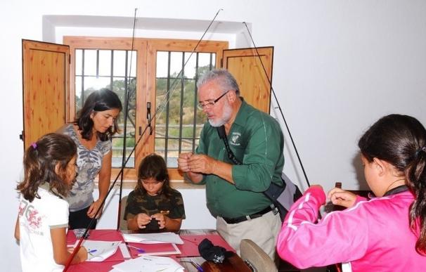 El Huerto Ramírez acoge en verano las Jornadas de pesca deportiva para jóvenes de la provincia