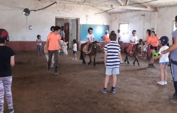 El Club Hípico Fuente el Sol y Decathlon Valladolid acercan la equitación a los más pequeños