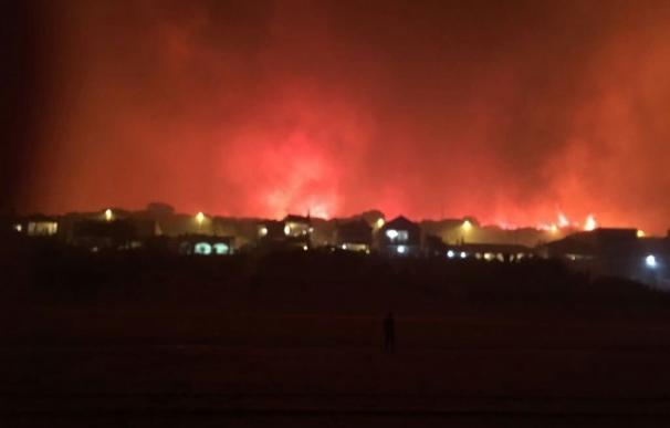 El Gobierno envía siete medios aéreos a Huelva para ayudar en la extinción del fuego en Moguer