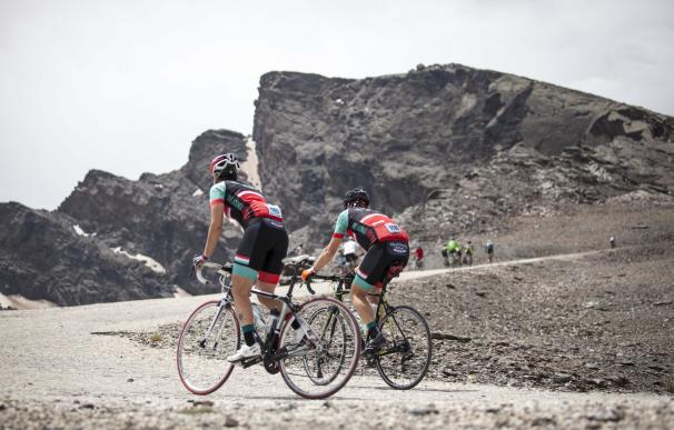 Marcos Robles vuelve a ganar la Subida Cicloturista al Pico Veleta, "recortada" por el viento