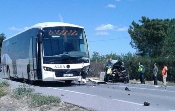 Fallece un hombre tras chocar el turismo que conducía con un autobús en Torre Pacheco