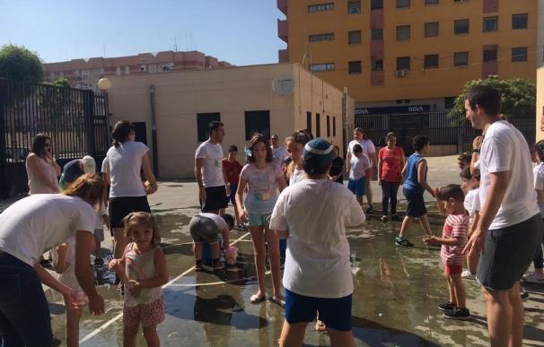 Autismo Melilla permite que un grupo de niños y jóvenes autistas tengan vacaciones en Málaga