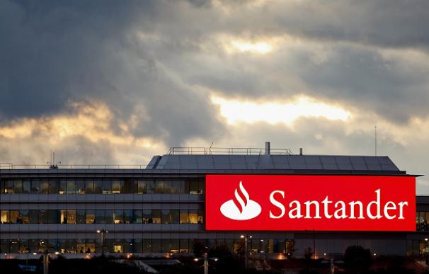 El Banco Santander anuncia despidos y el cierre de 450 oficinas