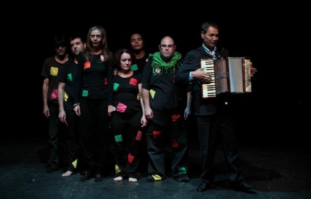 Teatro de la Inclusión representa una obra de creación colectiva en el Cdaea