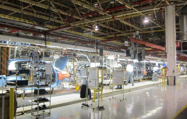 La planta Opel en Figueruelas pretende alcanzar las 400.000 unidades en 2017 y seguir renovando su plantilla