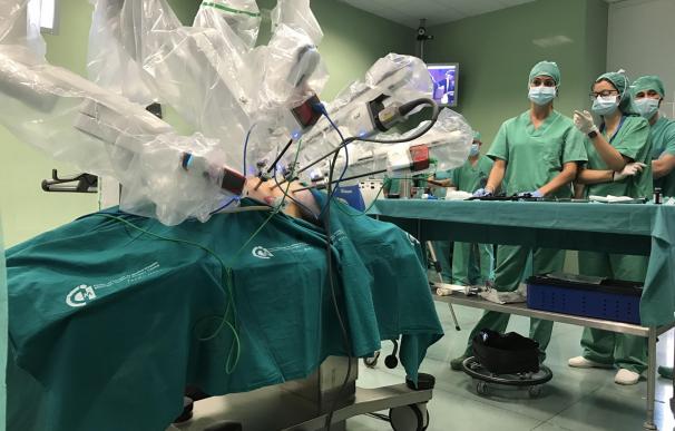 El 60 de las intervenciones quirúrgicas en Extremadura se realiza con técnicas de mínima invasión