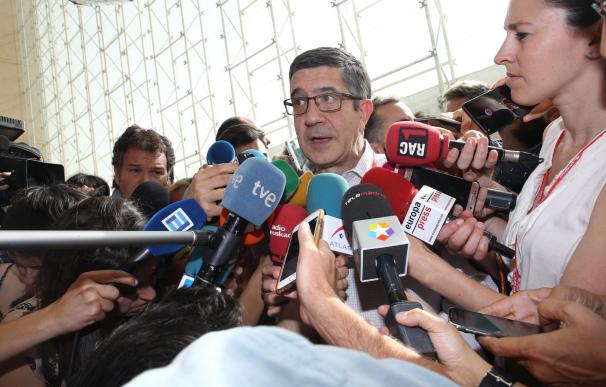 Patxi López considera que del Congreso saldrá un PSOE "fuerte y unido"