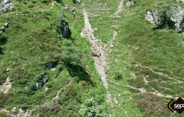 Un hombre herido tras caer por una pendiente de unos cien metros en Caso (Asturias)