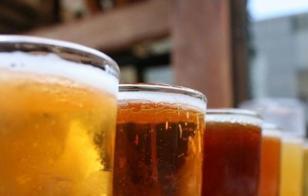 El mejor empleo de la historia: casi 4.500 euros al mes por beber cerveza