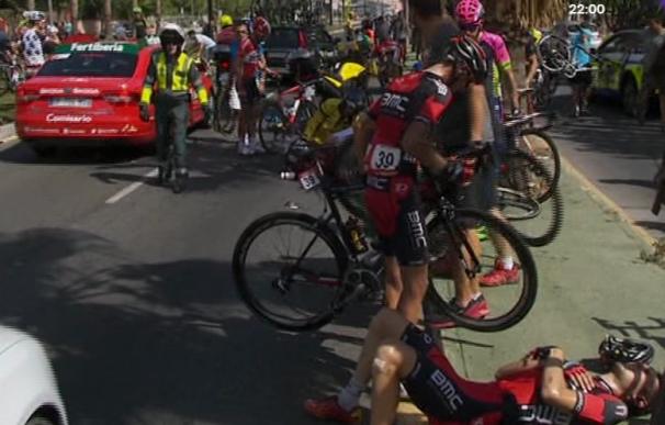 Grave caída en la Vuelta España.