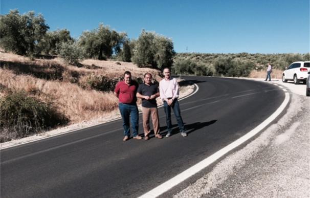 La Diputación mejora el firme de distintos tramos de la carretera JA-3106 que une Mancha Real con Torres