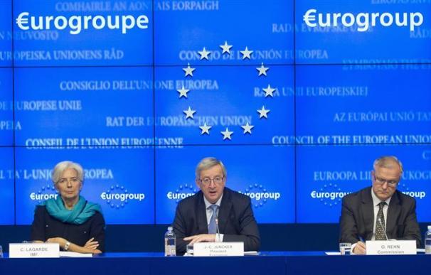El presidente del Eurogrupo, Jean Claude Juncker (c); la directora gerente del FMI, Christine Lagarde; y el vicepresidente económico de la Comisión, Olli Rehn, en una reciente reunión en Bruselas.
