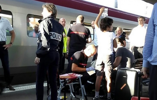 Varios pasajeros son atendido en la estación de Arras