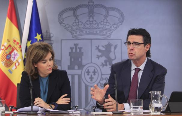 El PSOE cuestiona que Soria pueda cobrar pensión de exministro y pregunta al Gobierno si de verdad no tiene más ingresos