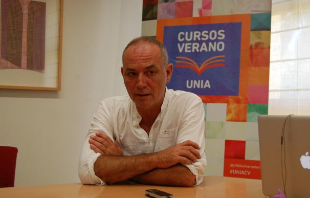 Xuan Bello representa a la poesía en asturiano en curso de la UNIA