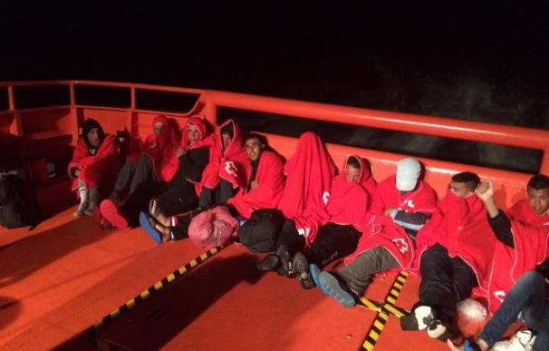 Cerca de 1.600 inmigrantes a bordo de 91 embarcaciones llegaron a las costas andaluzas en lo que va de 2015