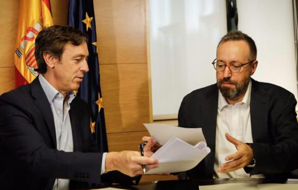 Girauta y Hernando firman el pacto anticorrupción