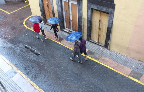 Un total de 22 provincias de la mitad norte peninsular estarán mañana en alerta por tormentas, lluvia y oleaje
