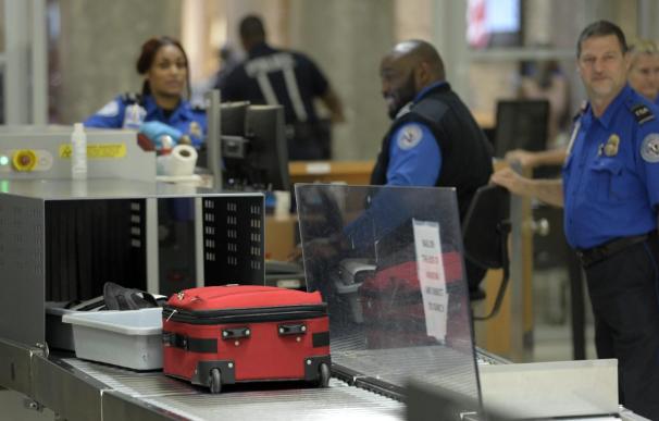 EE.UU. aumenta los registros a pasajeros o equipaje de mano en aeropuertos