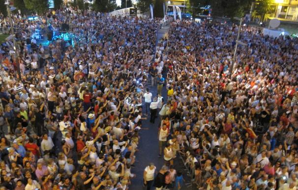 Miles de santanderinos reciben a Beitia y otros cántabros olímpicos al grito de "campeones"