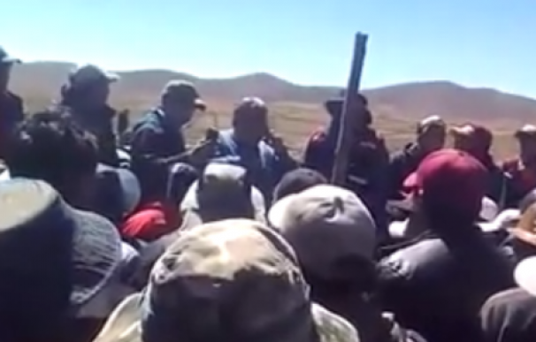 Aparece un vídeo que prueba las amenazas de los mineros al viceministro boliviano